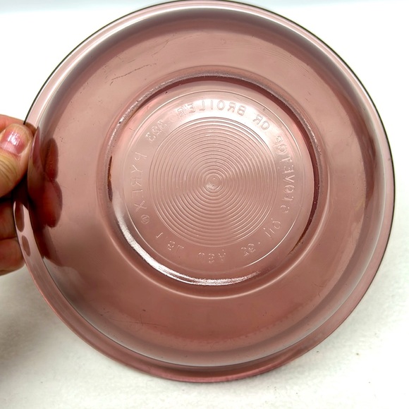 Vintage PYREX 8.5” D cranberry / pink 1.5 L  mixing bowl USA - Picture 4 of 5